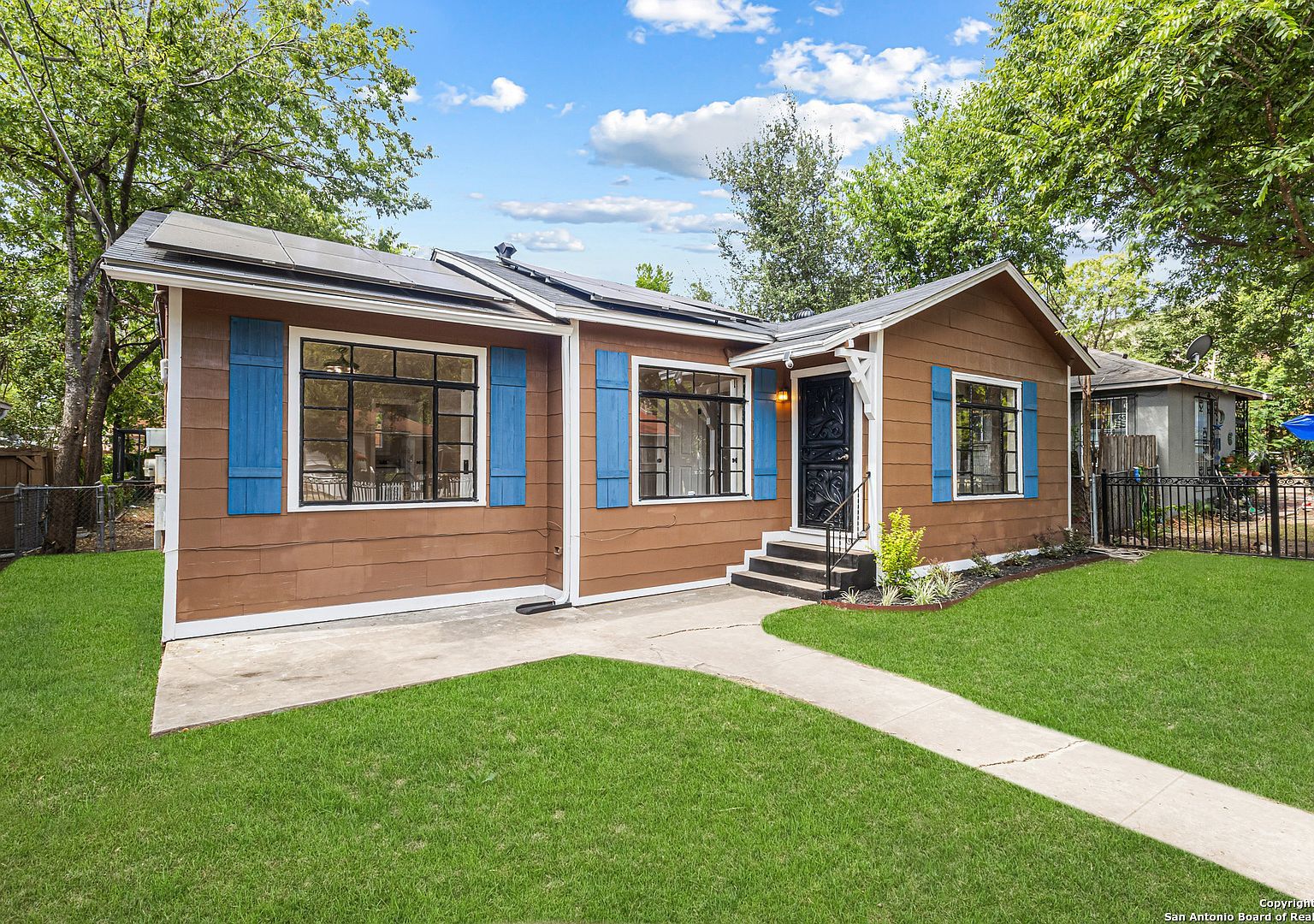 2114 Lee Hall San Antonio, TX 78201 - Thumbnail 2