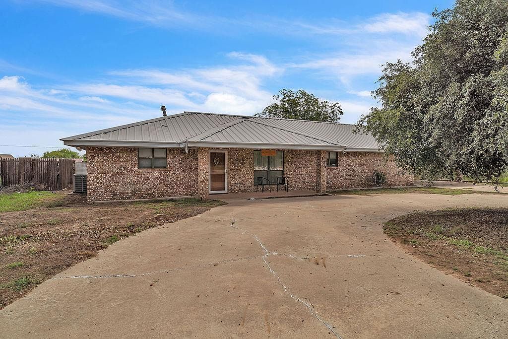 105 Basswood Cir Coahoma, TX 79511 - Thumbnail 2