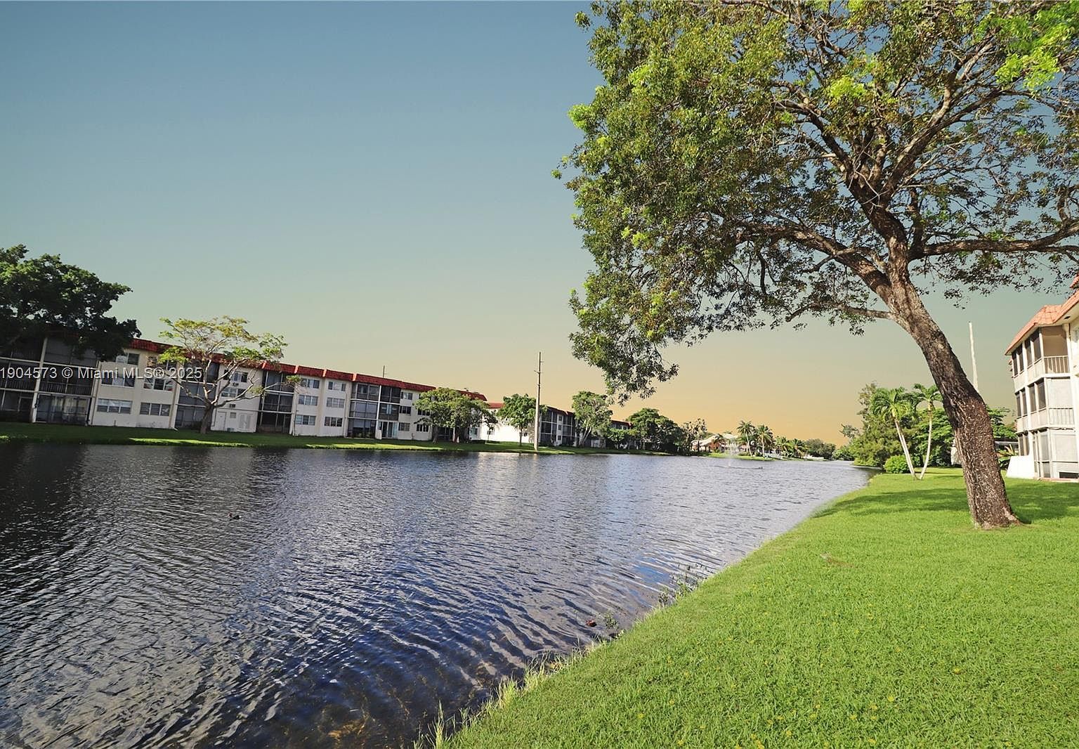 361 S Hollybrook Dr APT 102 Hollywood, FL 33025 - Thumbnail 2