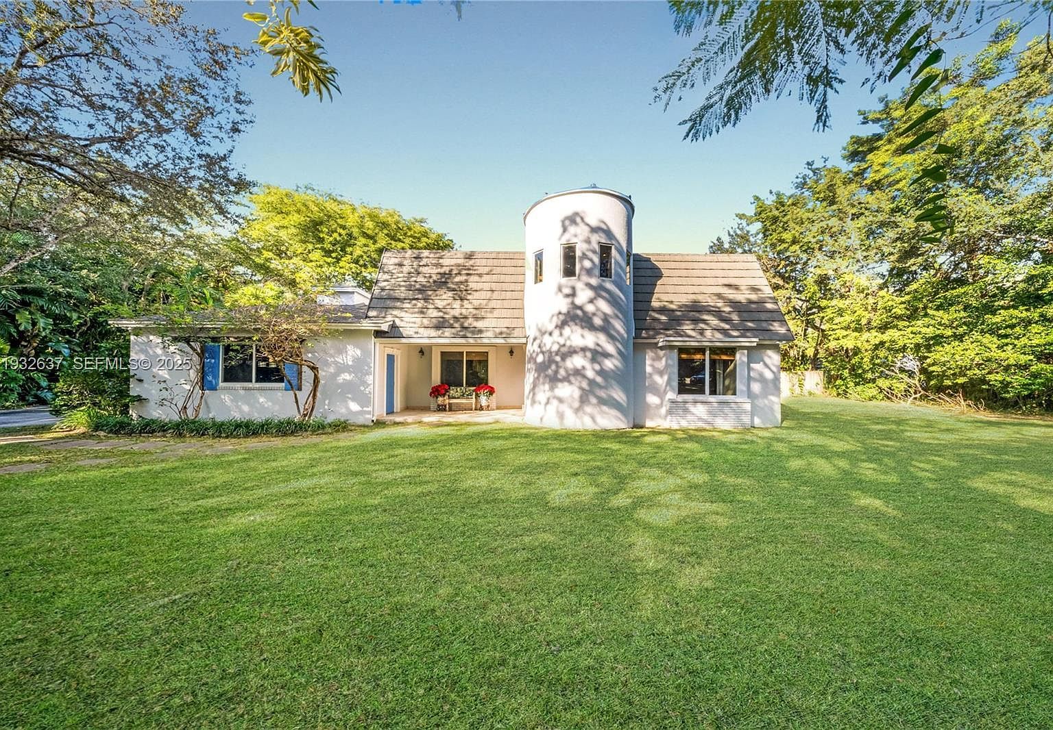 10900 SW 90th Ave Miami, FL 33176 - Thumbnail 2