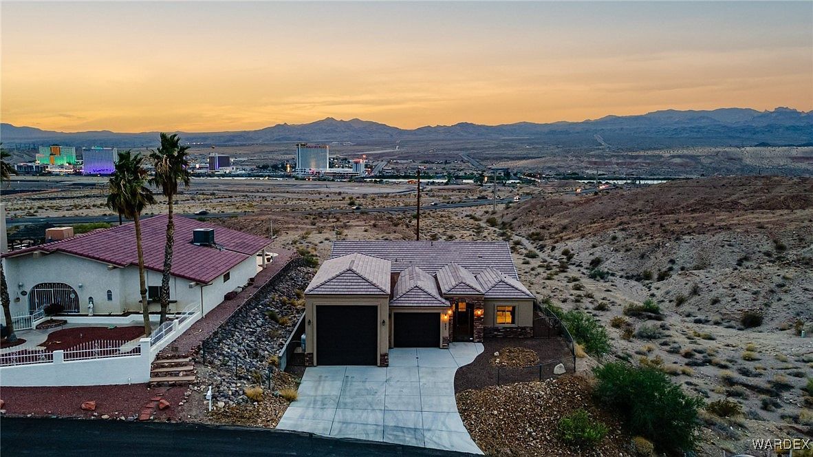 553 Locust Ct Bullhead City, AZ 86429 - Thumbnail 2