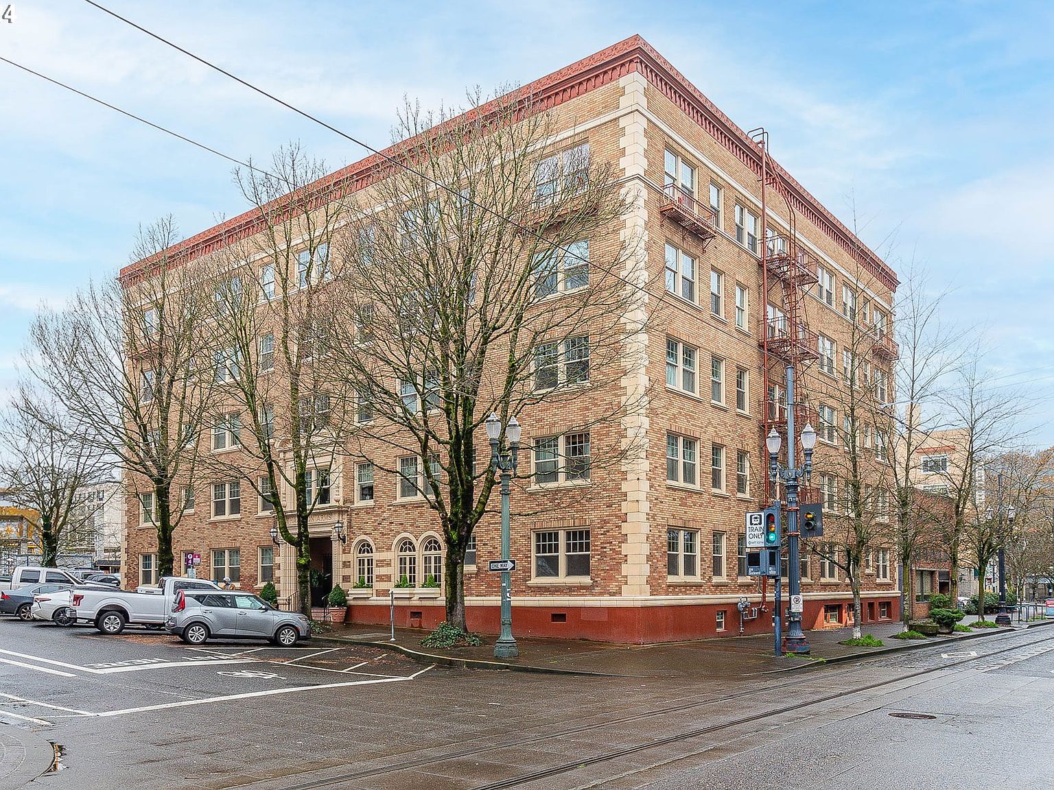 709 SW 16th Ave UNIT 204 Portland, OR 97205 - Thumbnail 2