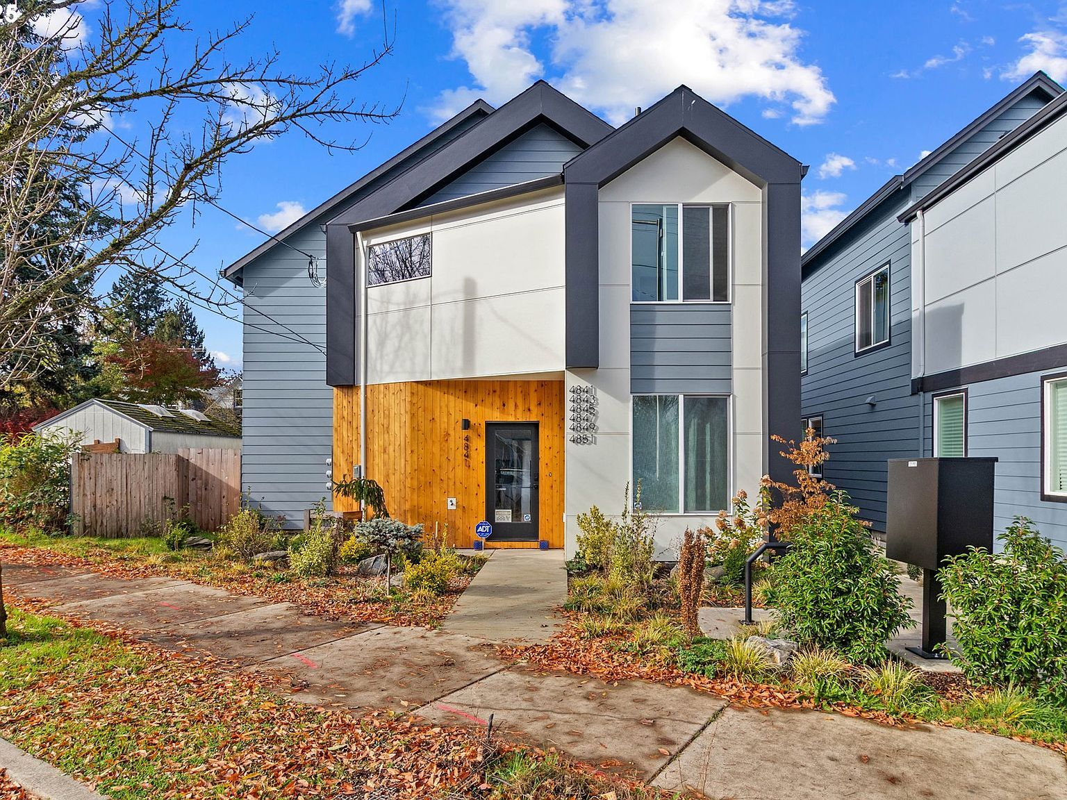 4851 NE Cully Blvd #6 Portland, OR 97218 - Thumbnail 2