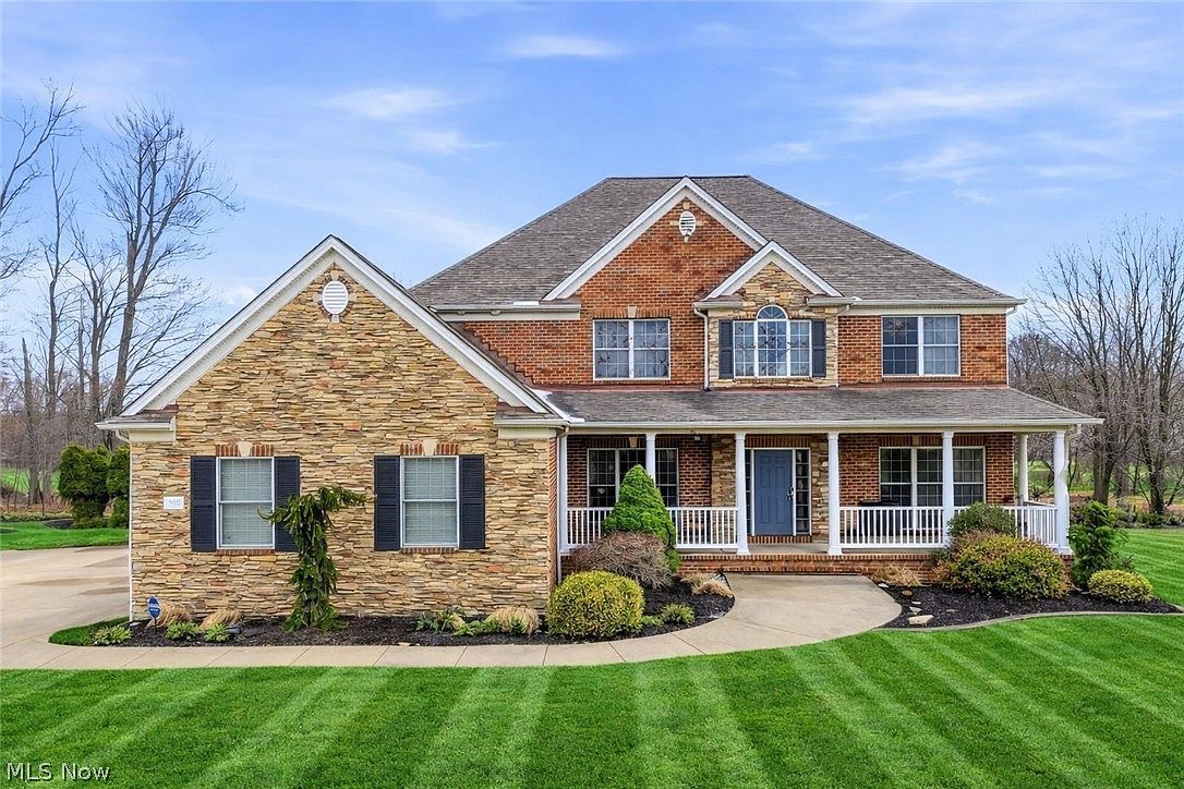 317 E Edinburgh Dr Highland Heights, OH 44143  | Single Family