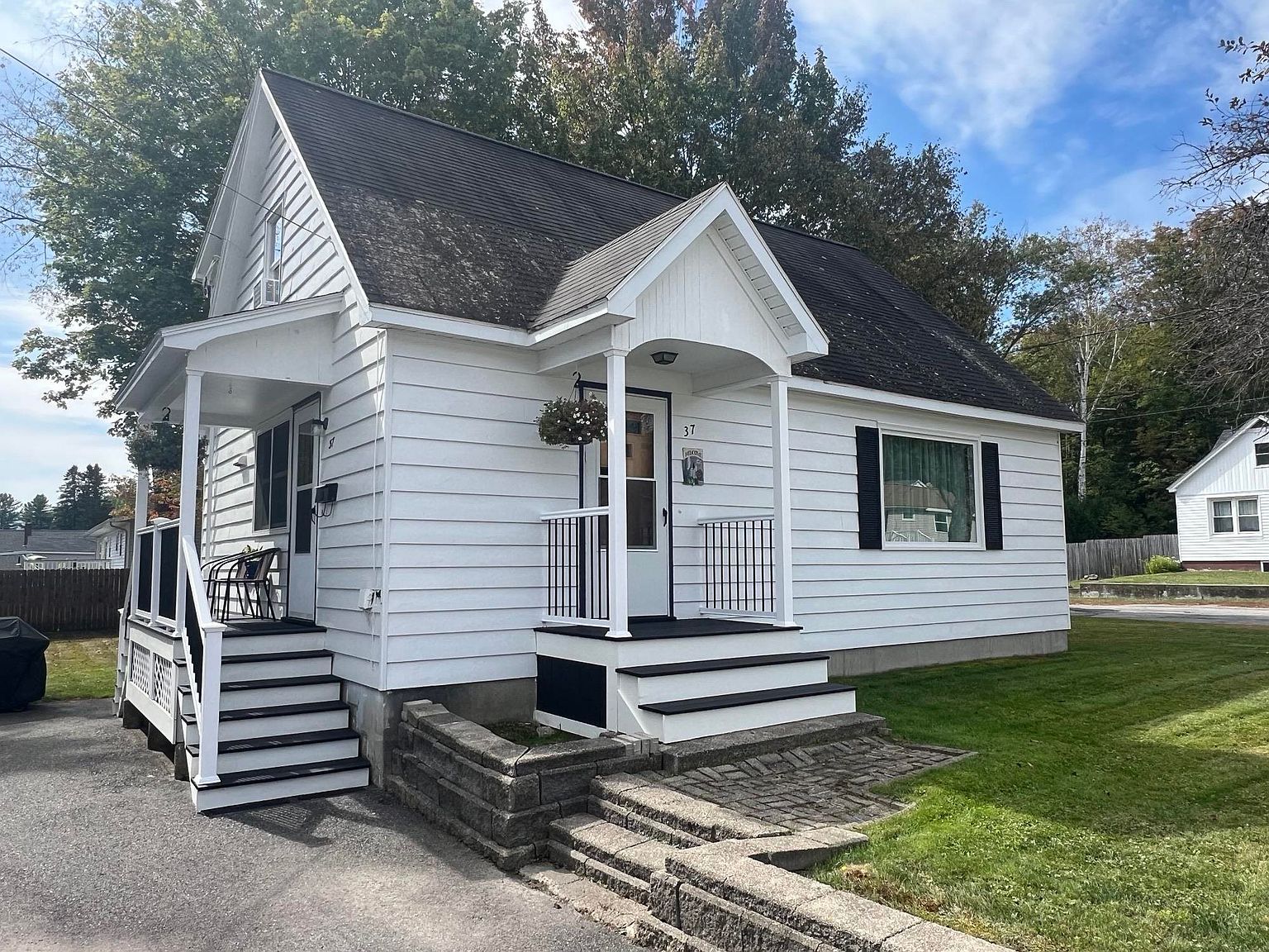 37 Pine Island Ave Berlin, NH 03570 - Thumbnail 2