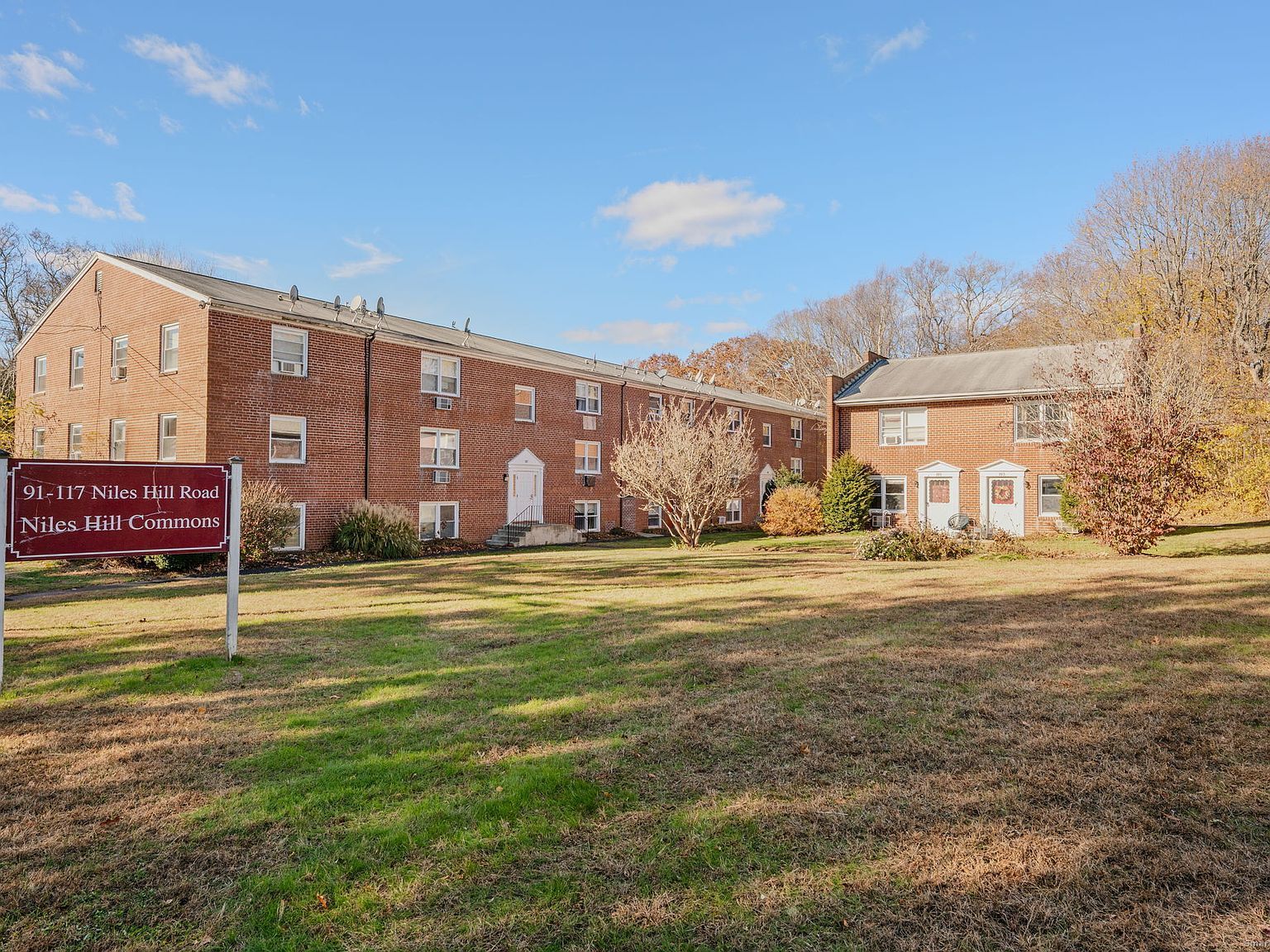 111 Niles Hill Rd UNIT B New London, CT 06320 - Thumbnail 2