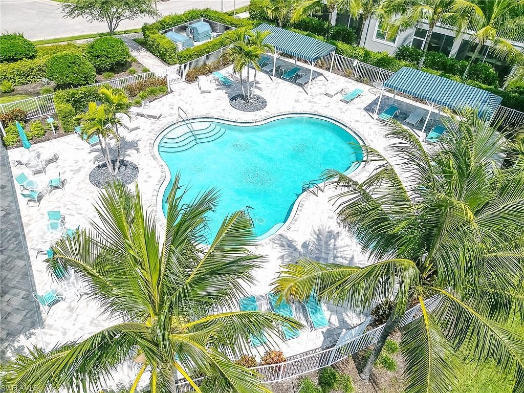 6940 Avalon Cir UNIT 503 Naples, FL 34112 - Thumbnail 2