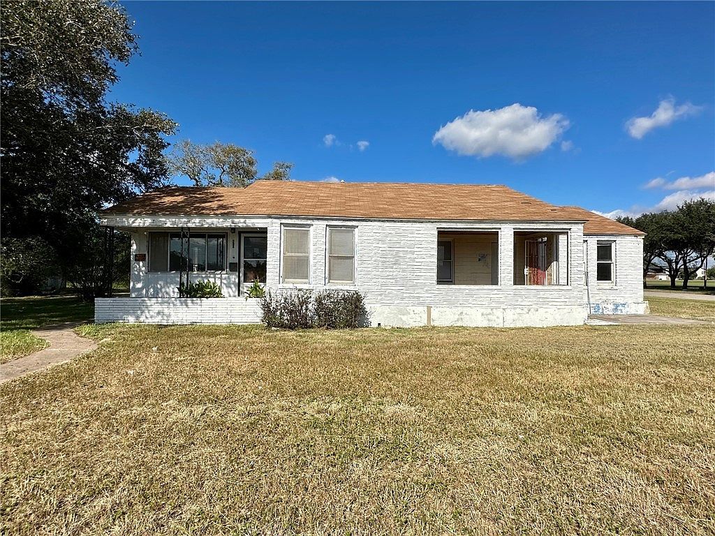 225 E Main St Bishop, TX 78343 - Thumbnail 2