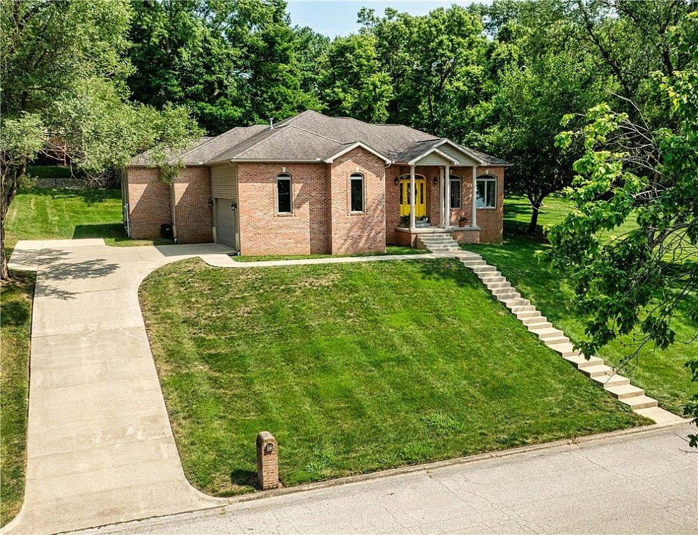 384 Greenway Ln Decatur, IL 62521 - Thumbnail 2