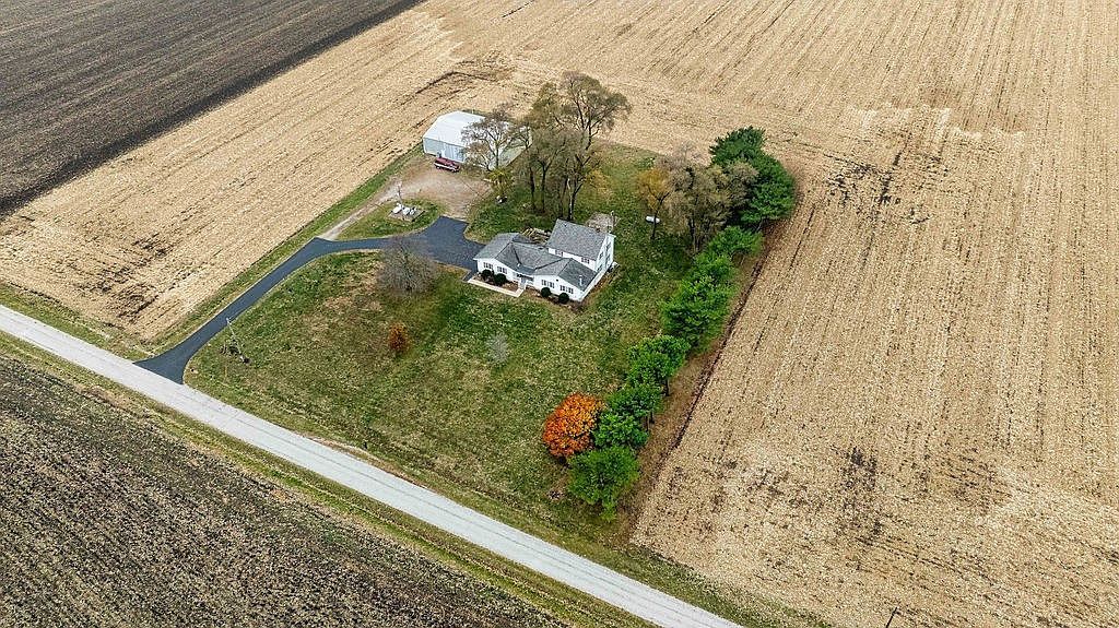 12793 Stocks Rd Bethany, IL 61914 - Thumbnail 2