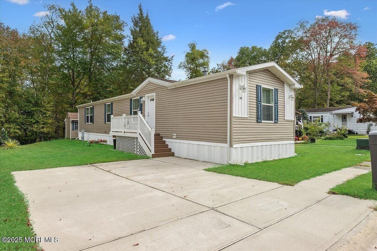 10 Sunflower Dr Jackson, NJ 08527 - Thumbnail 2