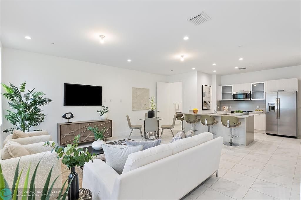 1044 NE 18th Ave UNIT 103 Fort Lauderdale, FL 33304 - Thumbnail 2