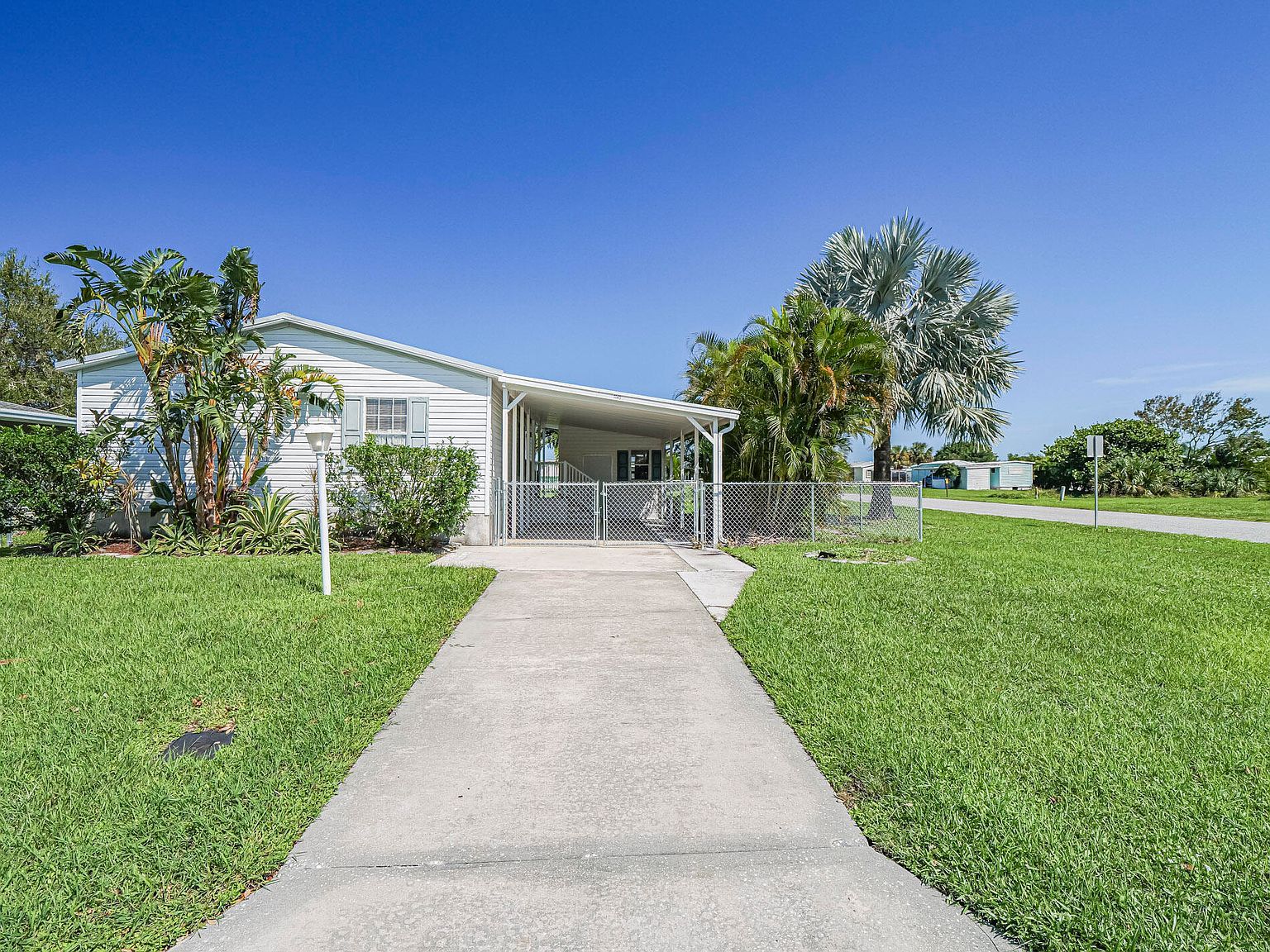 1145 Wren Cir Barefoot Bay, FL 32976 - Thumbnail 2