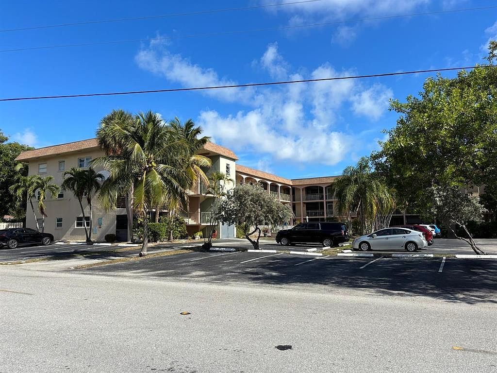 100 SE 6th Ave APT 303 Pompano Beach, FL 33060 - Thumbnail 2