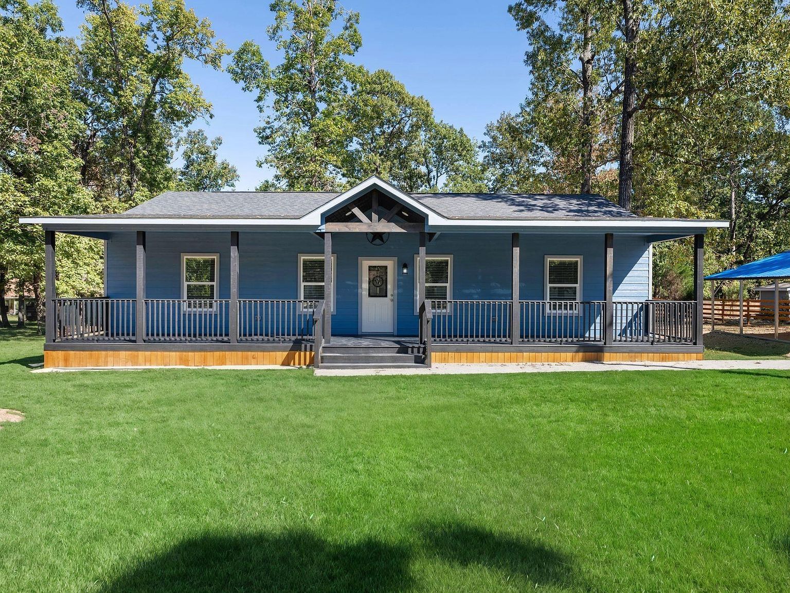 194 Pine Needle St Onalaska, TX 77360 - Thumbnail 2