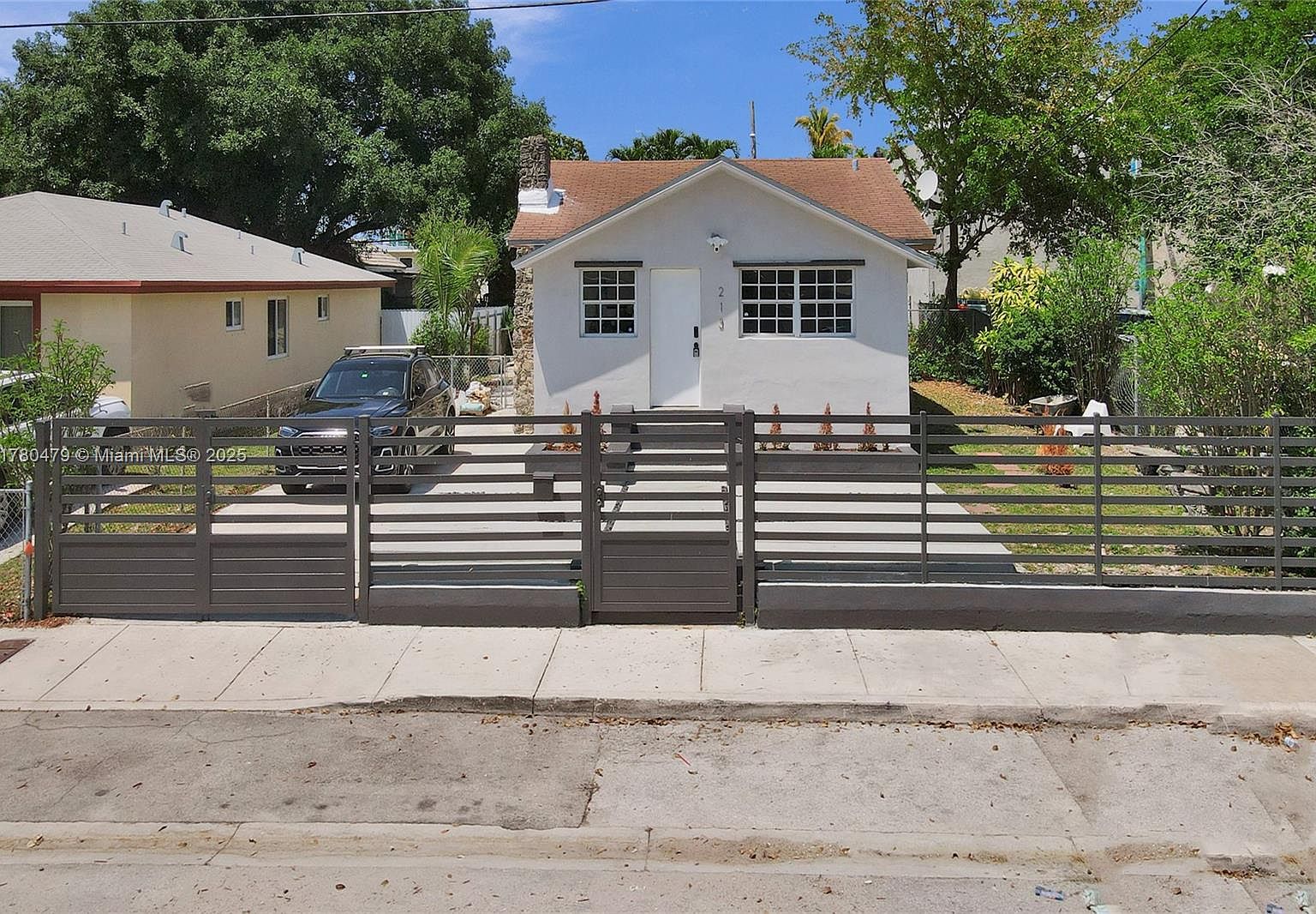 213 NW 34th Ter Miami, FL 33127 - Thumbnail 2