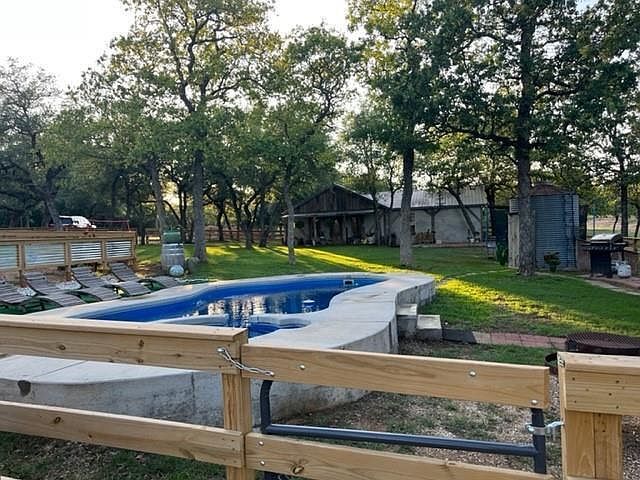 661 Sandy Ln Fredericksburg, TX 78624 - Thumbnail 2