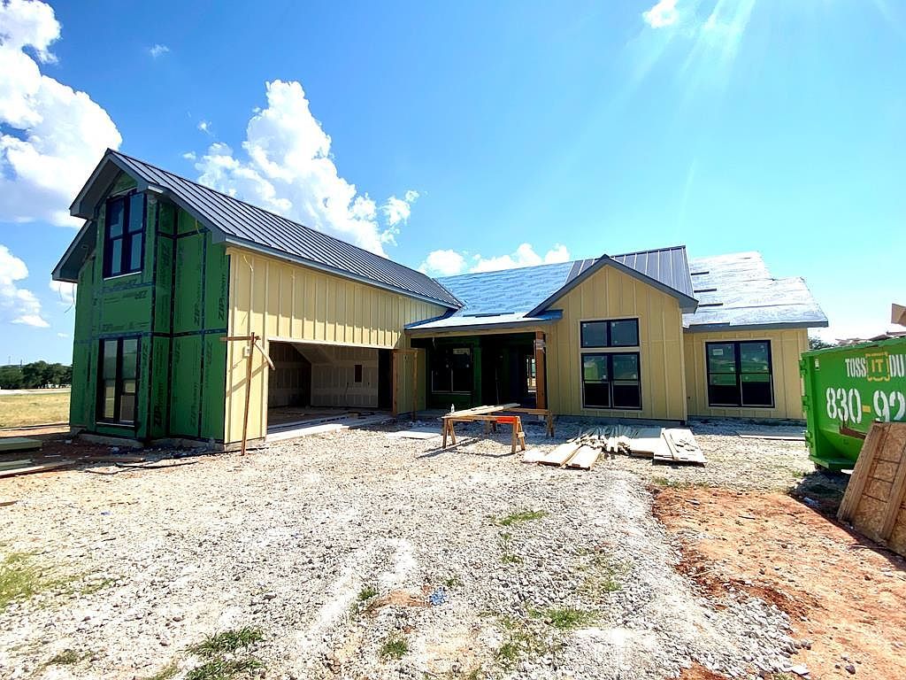 517 Interlaken St Fredericksburg, TX 78624 - Thumbnail 2