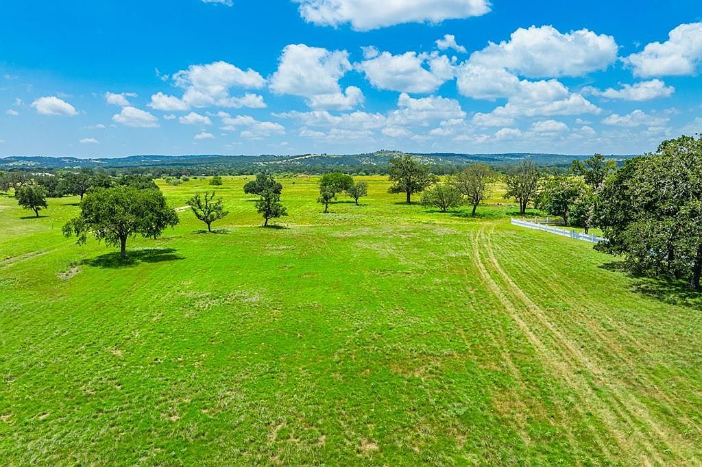 1314 E Saddle Club Dr Kerrville, TX 78028 - Thumbnail 2