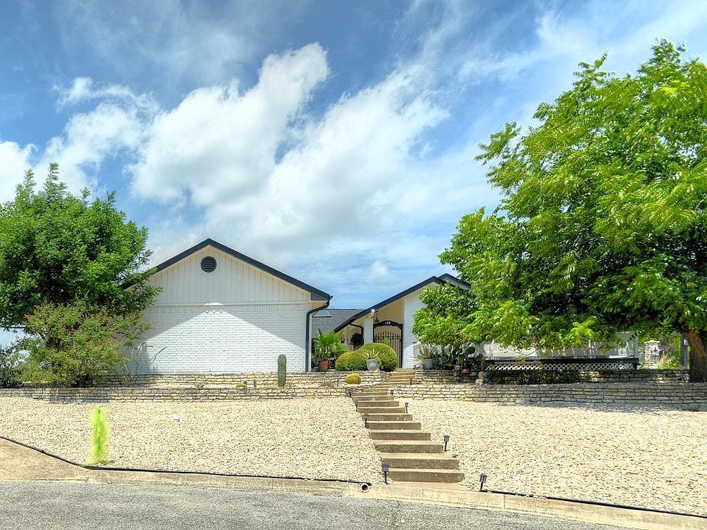 149 Holly Hill Dr Ingram, TX 78025 - Thumbnail 2