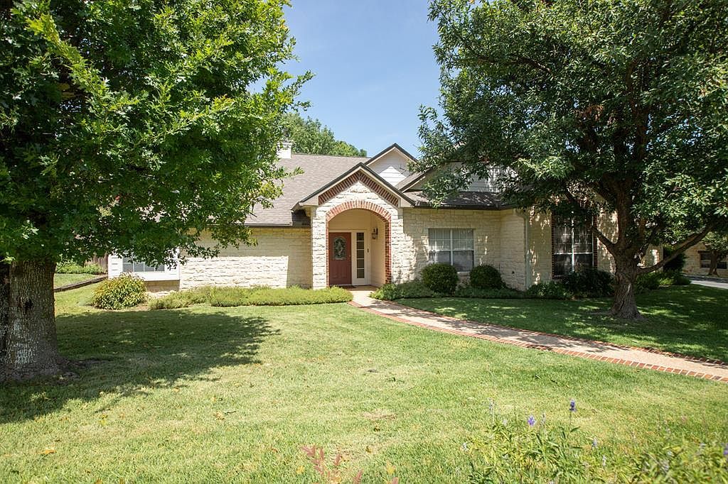 202 Ellebracht Dr Fredericksburg, TX 78624 - Thumbnail 2