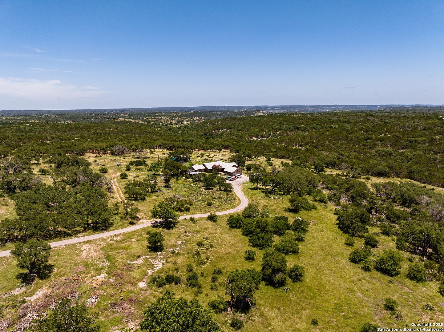 190 Jones Rd Kerrville, TX 78028 - Thumbnail 2