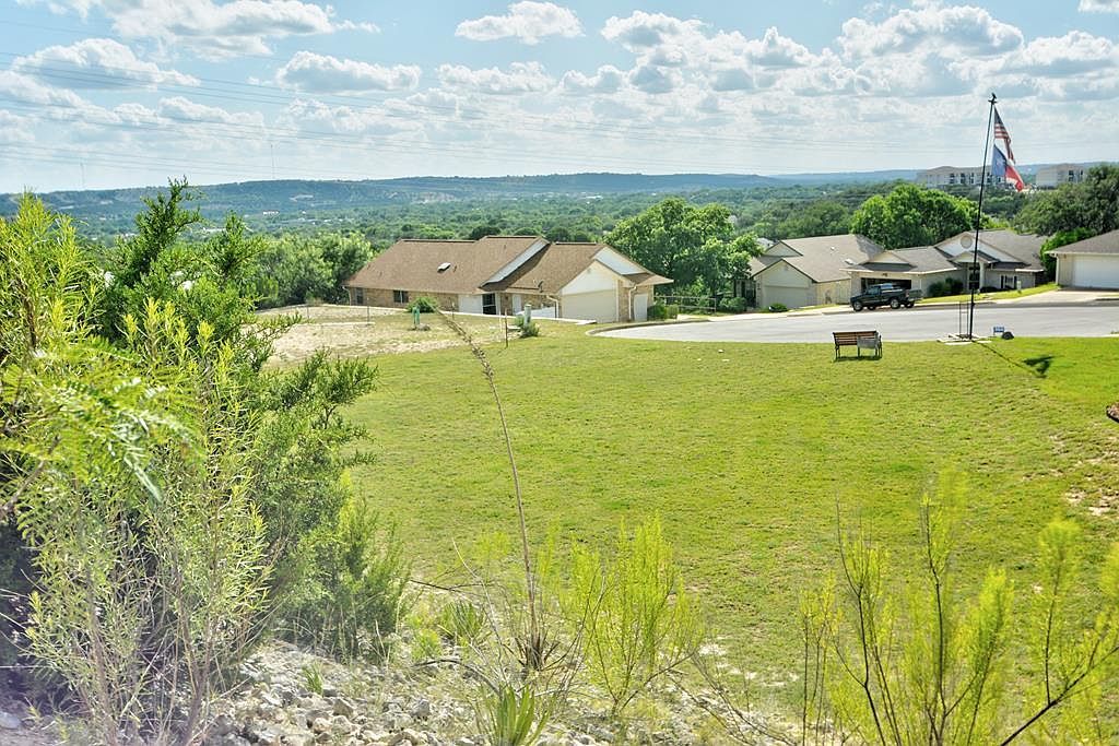 306 Vantage Cir Kerrville, TX 78028 - Thumbnail 2