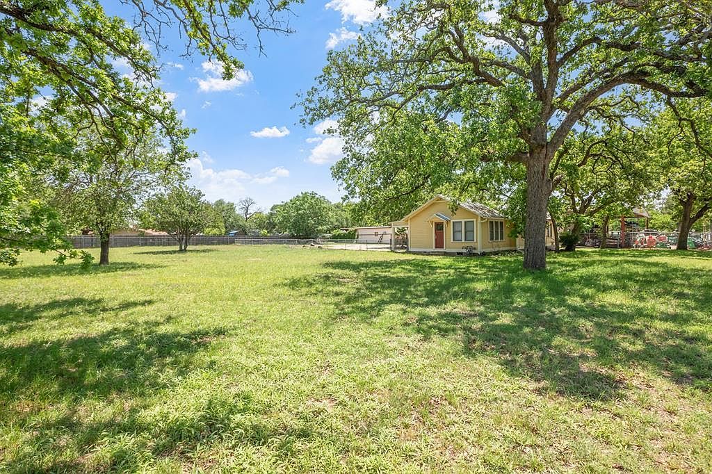 1007 N Llano St Fredericksburg, TX 78624 - Thumbnail 2