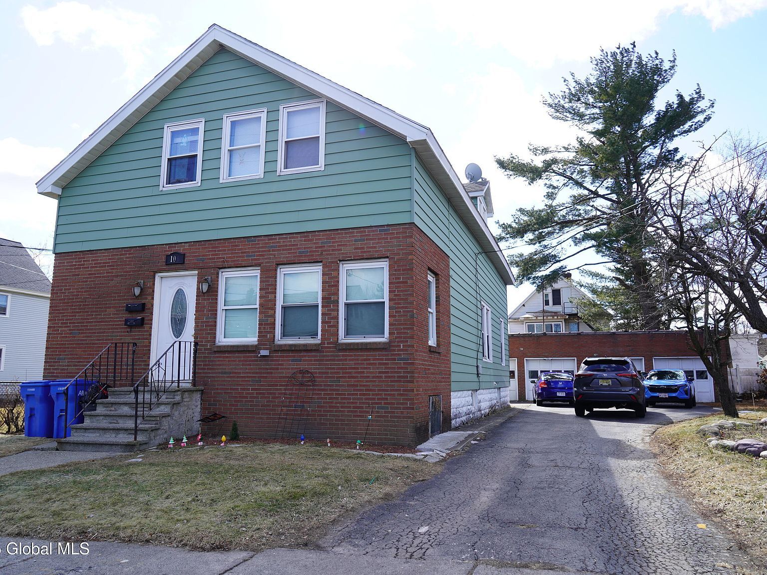 106 McAlpin St Albany, NY 12209 - Thumbnail 2