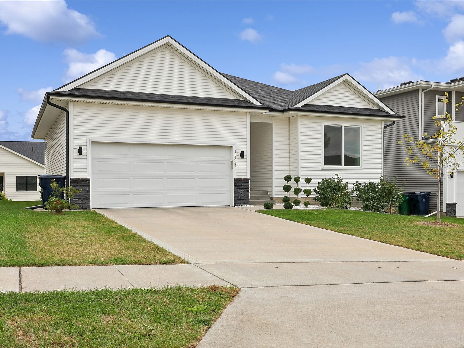 15324 Deerview Dr Urbandale, IA 50323 - Thumbnail 2