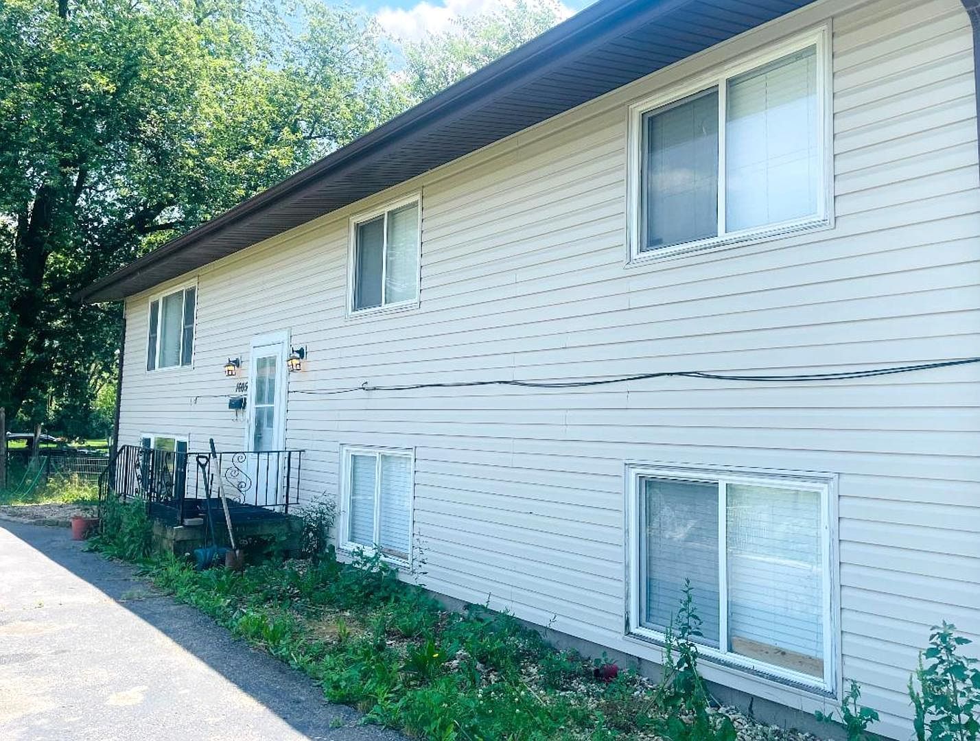 1605 S Desplaines St Joliet, IL 60436 - Thumbnail 2