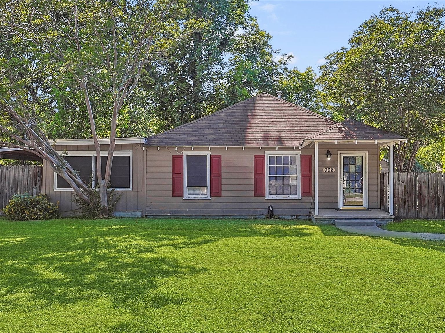 308 Hanon Ct White Settlement, TX 76108 - Thumbnail 2