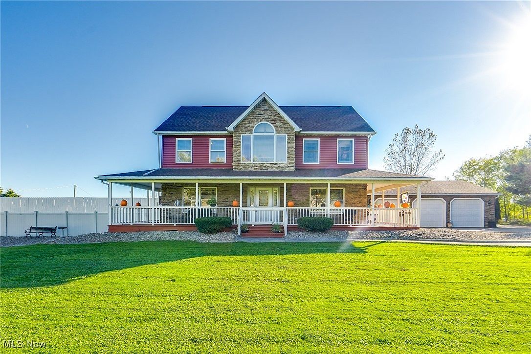 5616 Faircrest St SW Navarre, OH 44662 - Thumbnail 2