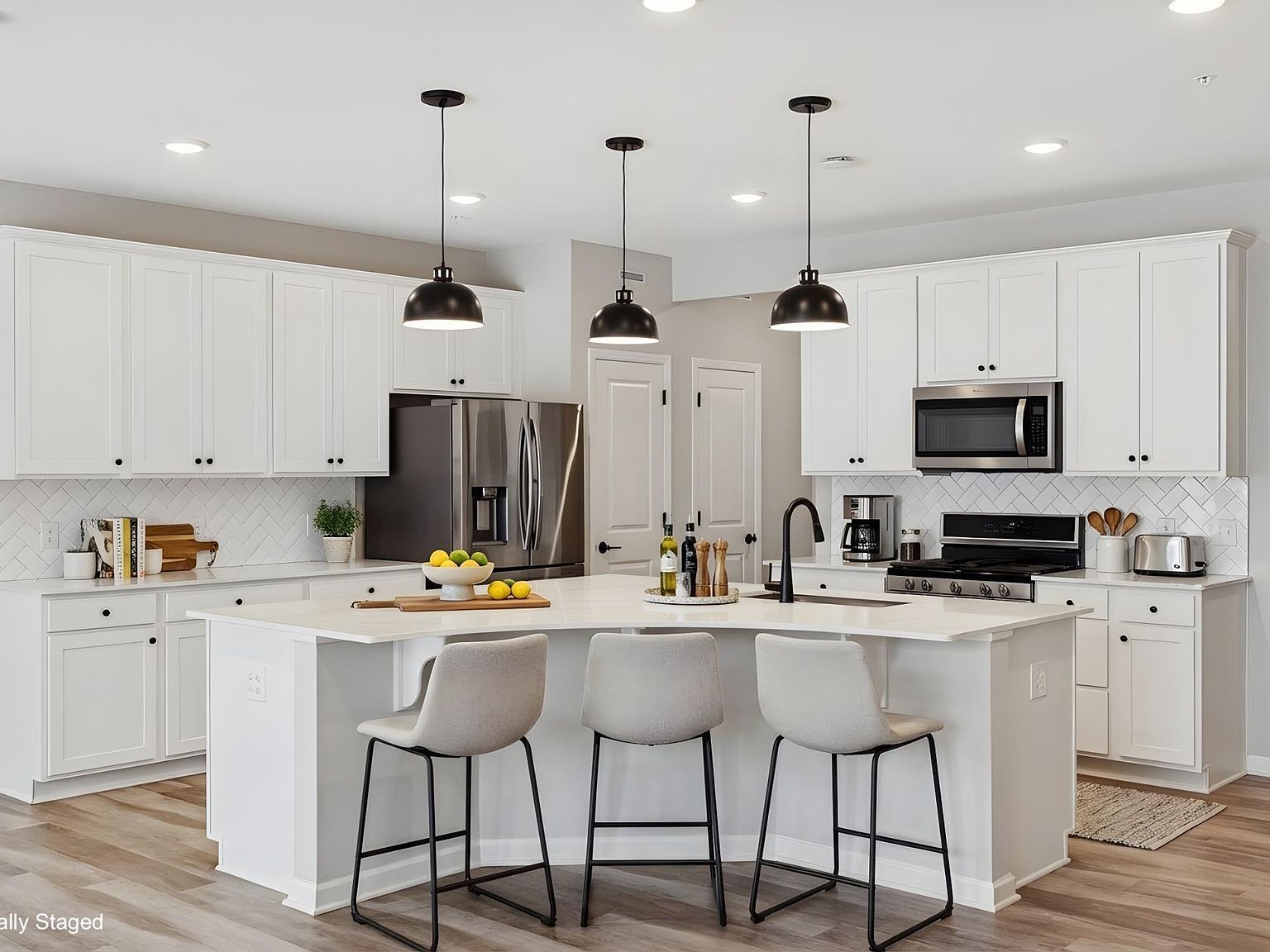 9597 4th St N Lake Elmo, MN 55042 - Thumbnail 2