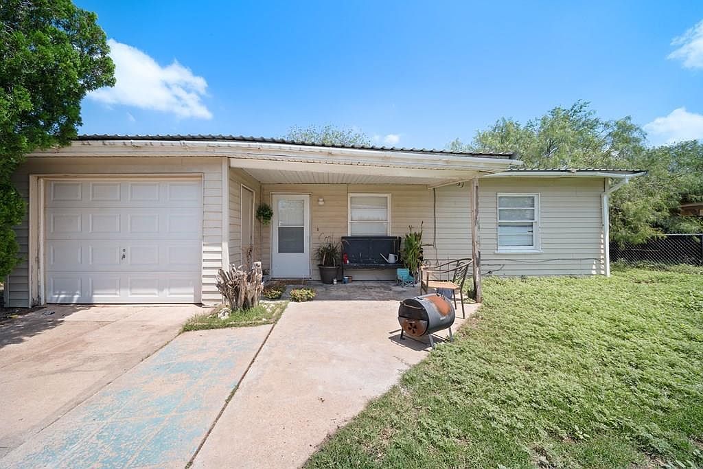 1213 Ridgeroad Dr Big Spring, TX 79720 - Thumbnail 2