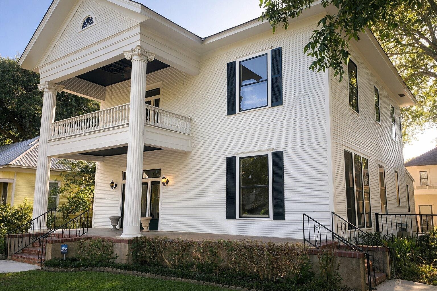 307 Burleson St Smithville, TX 78957, 78957