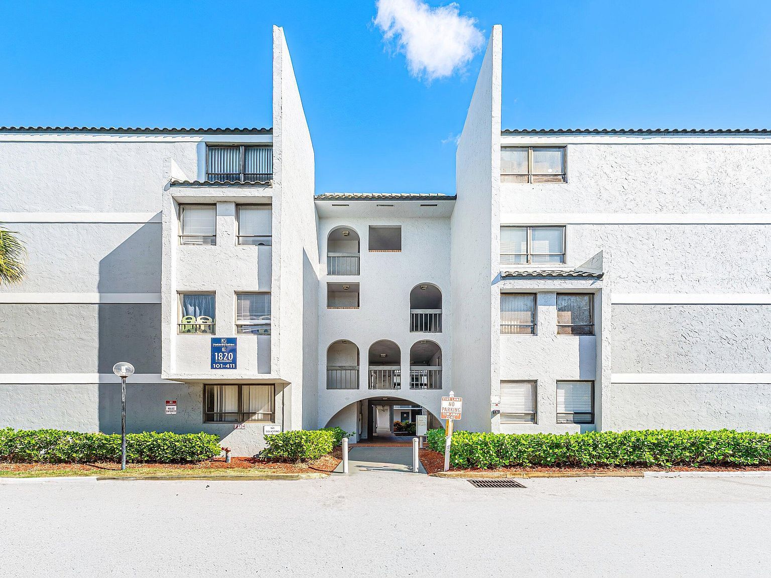 1820 N Congress Ave APT 304 West Palm Beach, FL 33401 - Thumbnail 2