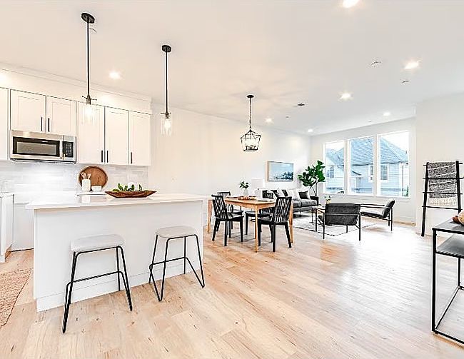 9117 N Hudson St UNIT A Portland, OR 97203 - Thumbnail 2