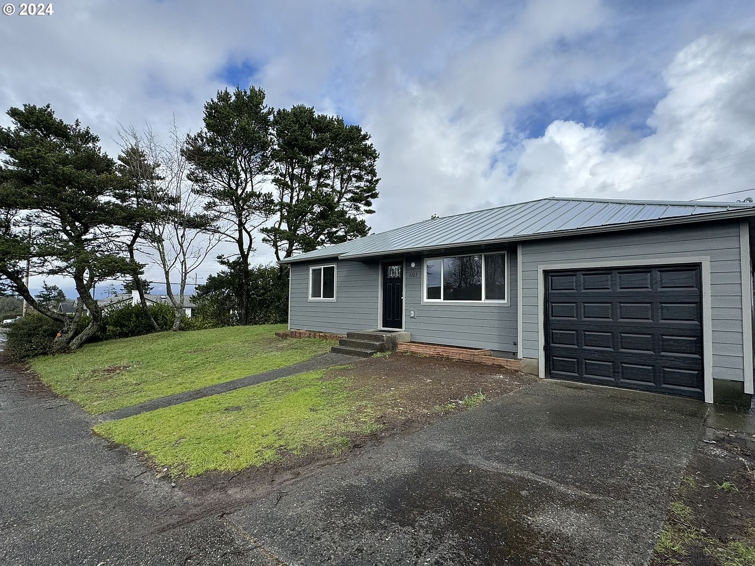 2023 Johnson St North Bend, OR 97459 - Thumbnail 2