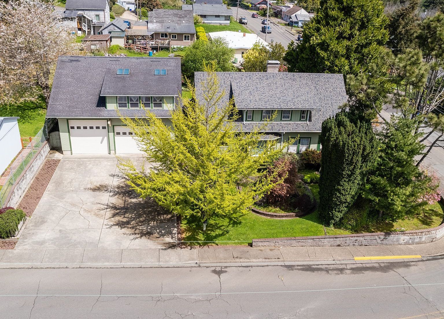 1881 Southwest Blvd Coos Bay, OR 97420 - Thumbnail 2