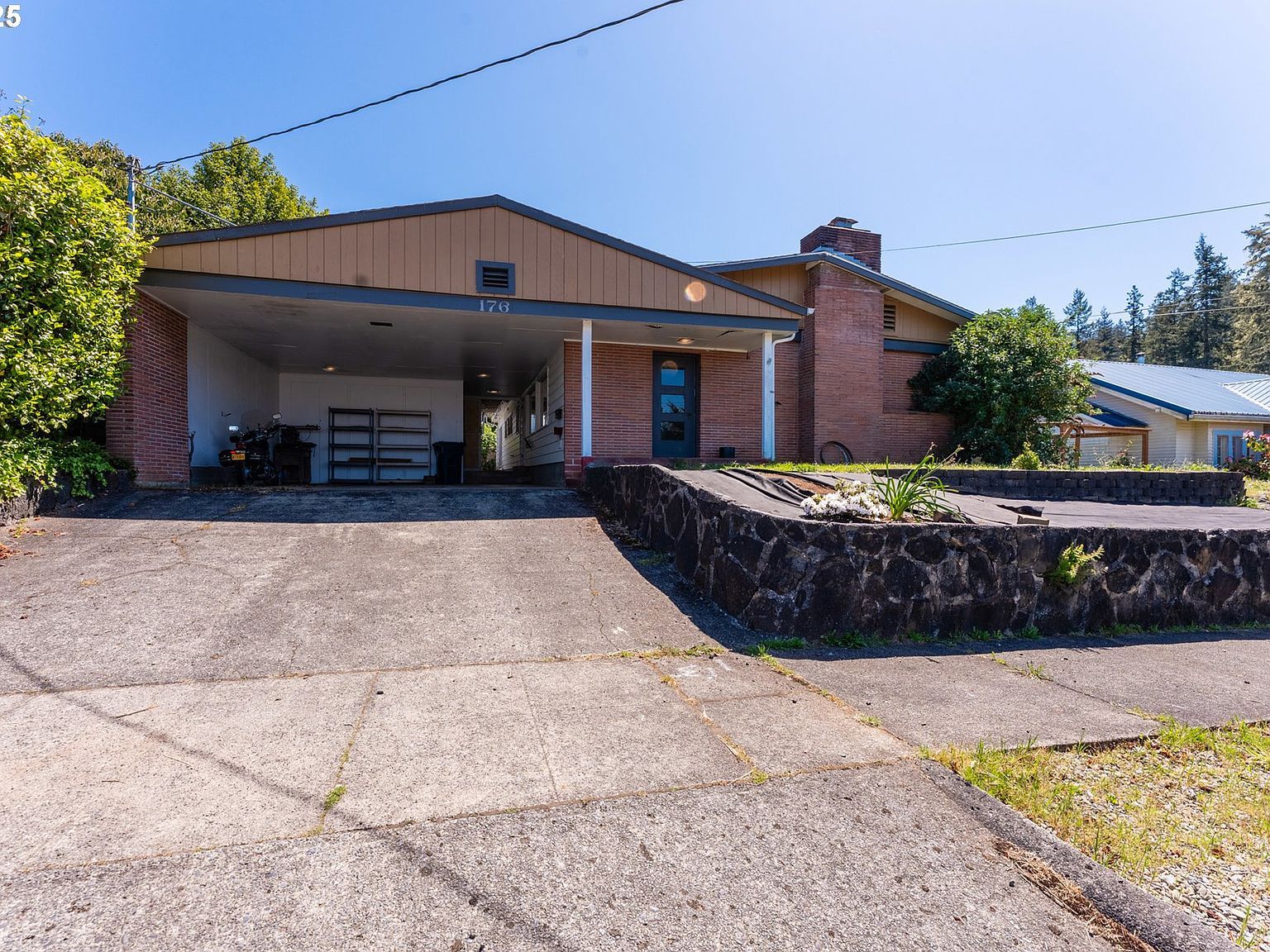 176 N Henry St Coquille, OR 97423 - Thumbnail 2