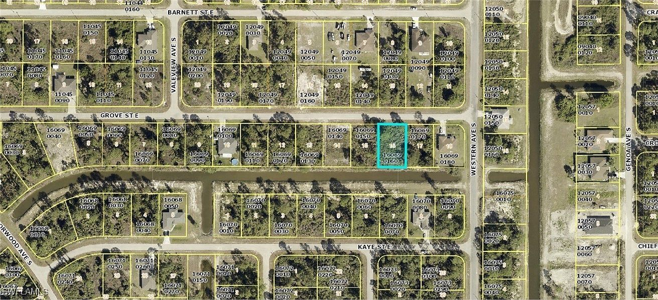1076 Grove St E Lehigh Acres, FL 33974 - Thumbnail 2