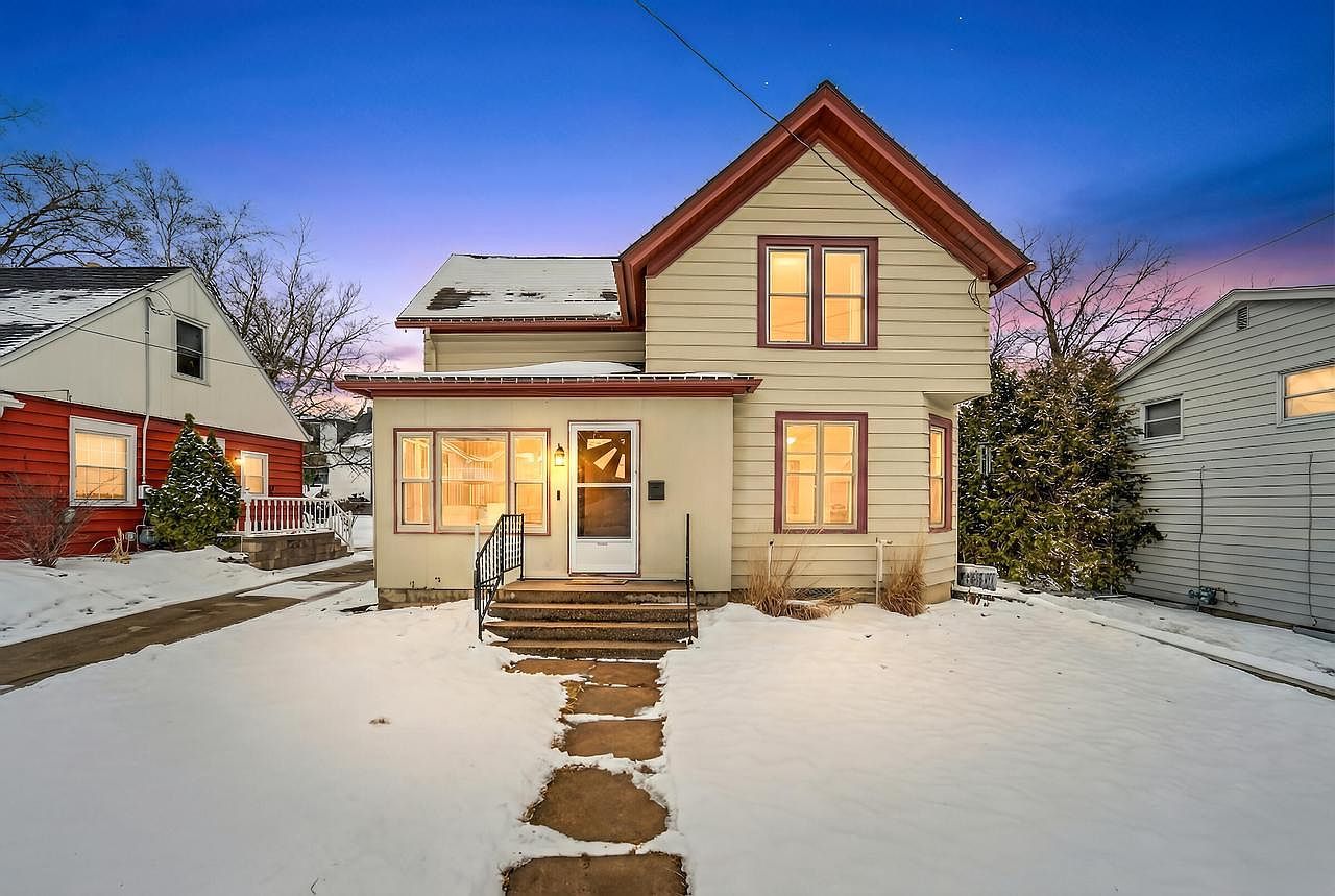 416 S Rural St Hartford, WI 53027 - Thumbnail 2