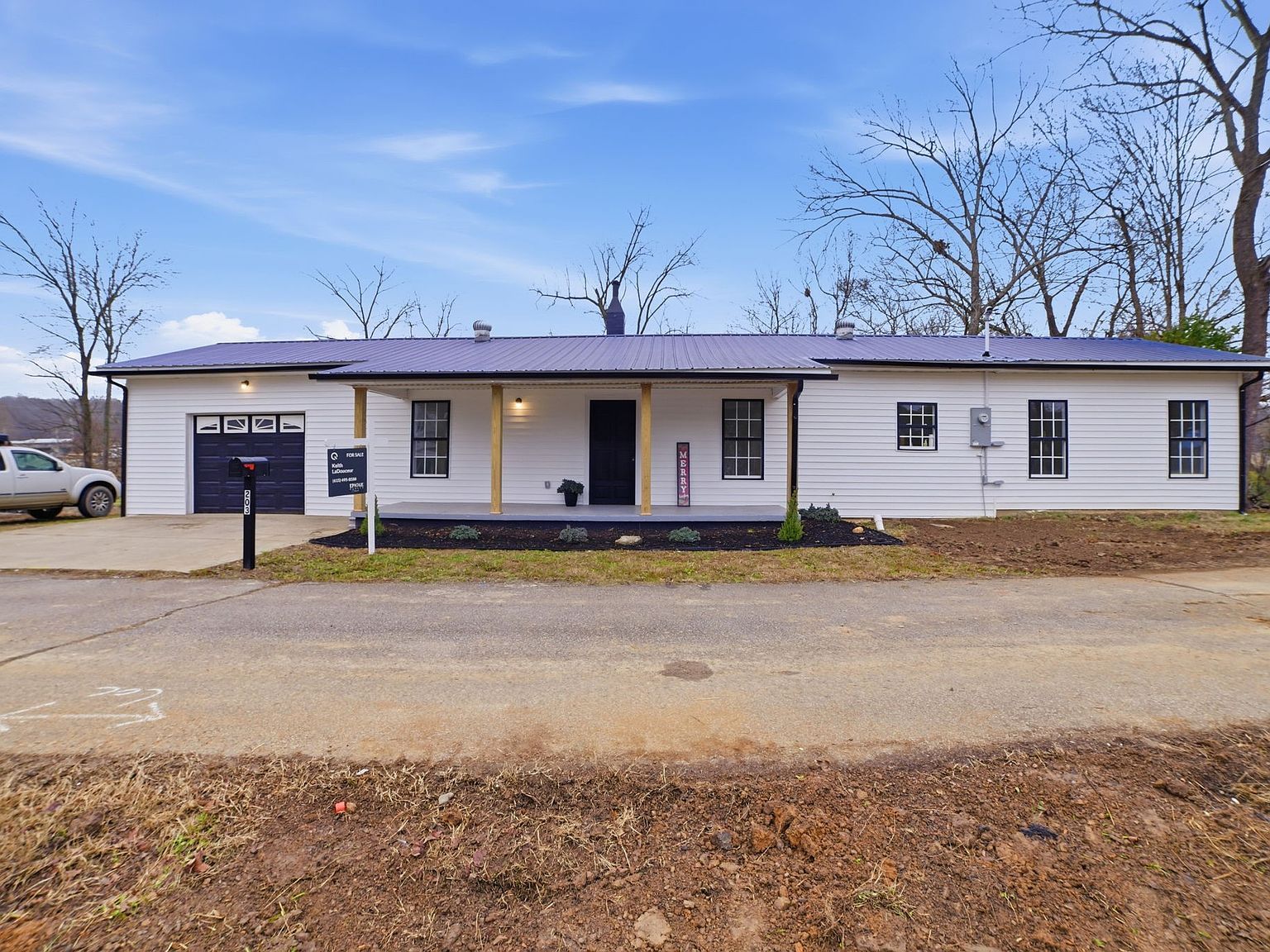 203 E Duffle St Waverly, TN 37185 - Thumbnail 2