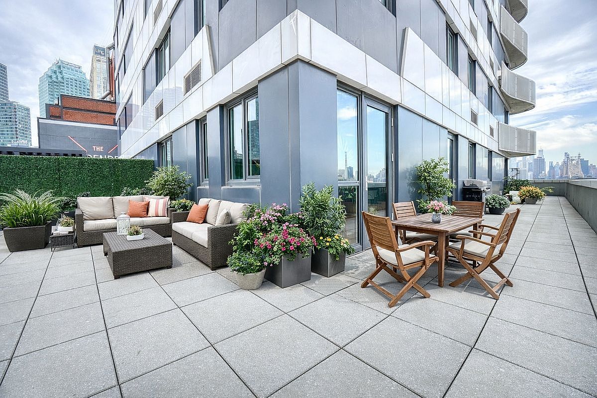 24-16 Queens Plz S #7B Long Island City, NY 11101 - Thumbnail 2