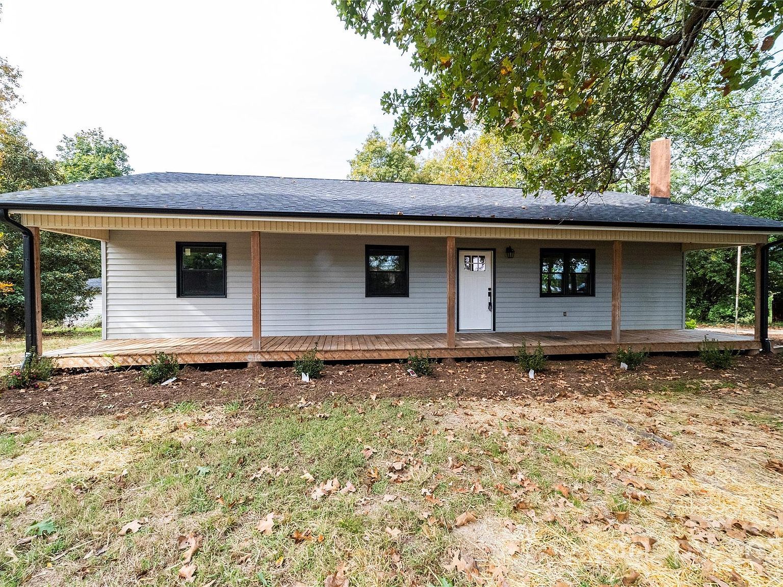 1210 29th Avenue Dr NE Hickory, NC 28601 - Thumbnail 2