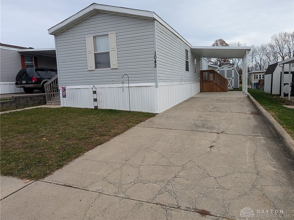 1042 Apple Blossom Ln Sidney, OH 45365 - Thumbnail 2