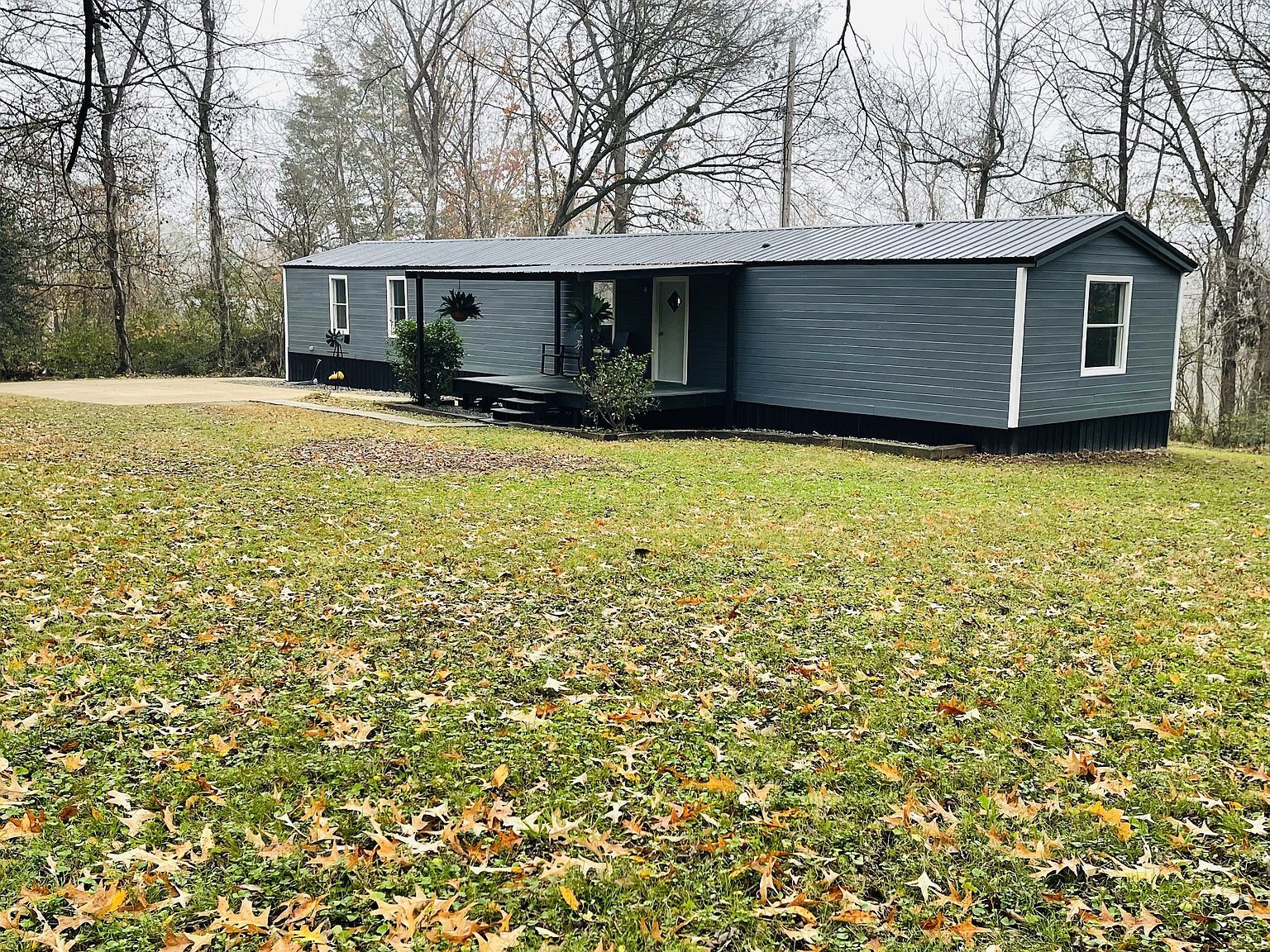 303 Conger St Cumberland City, TN 37050 - Thumbnail 2