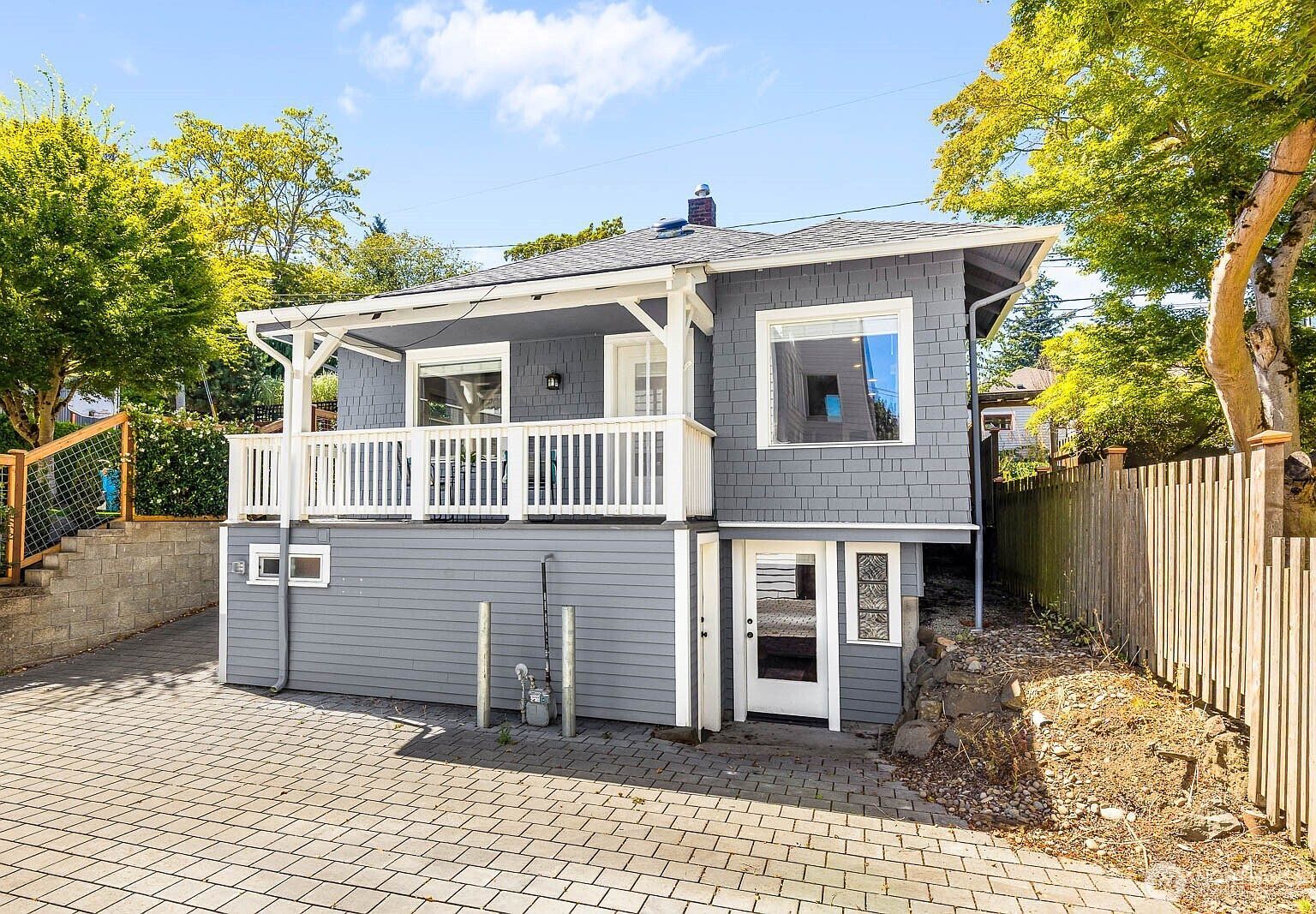 2423 3rd Ave W Seattle, WA 98119 - Thumbnail 2