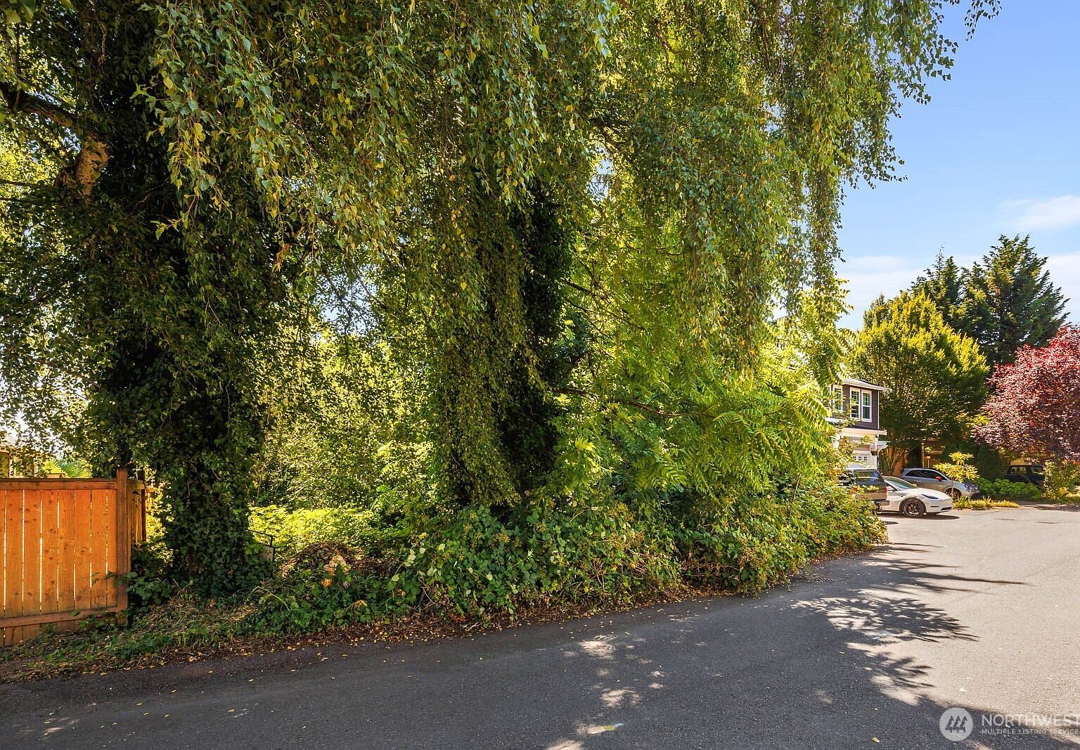 672 Lind Ave NW Renton, WA 98057 - Thumbnail 2